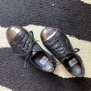 FITFLOP Sporty mirror-toe sneakers in soft black leather, Sz 6